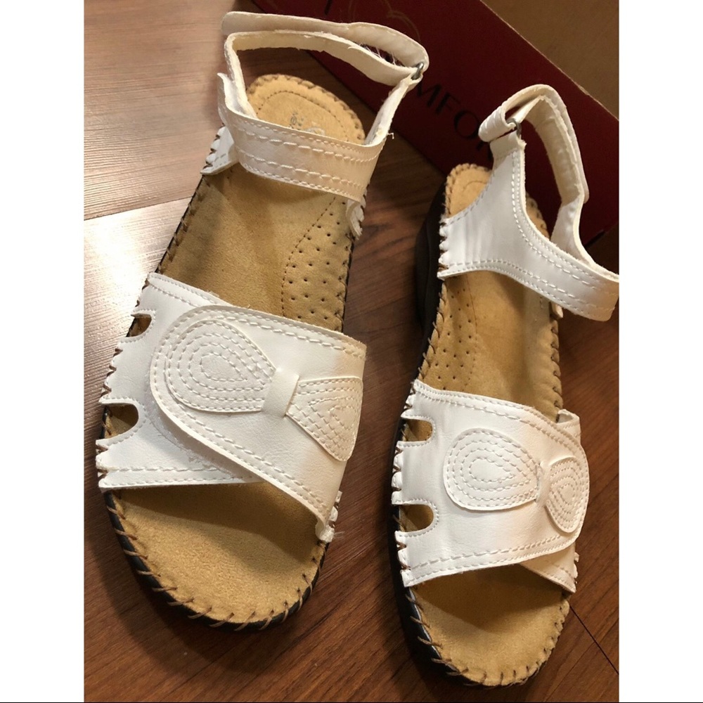 Women’s white sandals size 11
